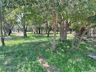 384 Siesta Dr, Bandera, TX 78003
