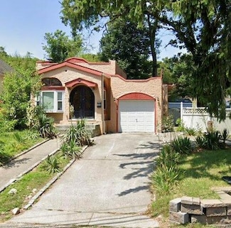 199 Victory Dr, Ronkonkoma, NY 11779