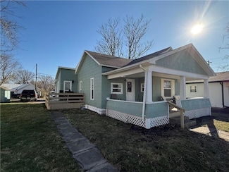 413 W 1st St, Cameron, MO 64429