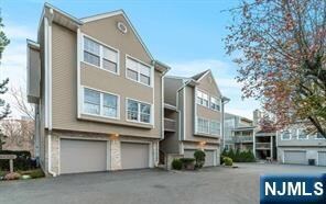 543 Windsor Dr, Palisades Park, NJ 07650