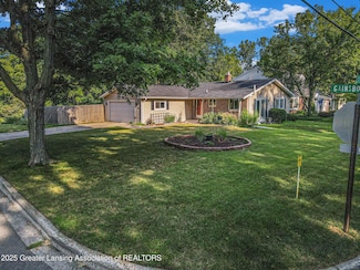 404 Gainsborough Dr, East Lansing, MI 48823