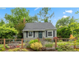 8705 NE Broadway St, Portland, OR 97220