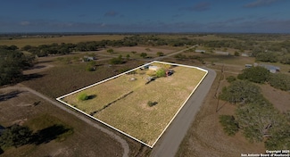 1440 Rendon Rd, Poteet, TX 78065