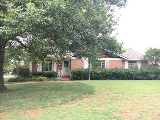1821 Dorchester Place, Nichols Hills, OK 73120