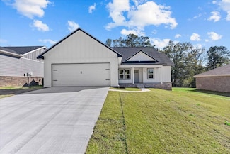 359 Spruce Ln, Ozark, AL 36360