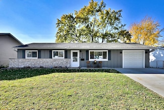 6658 Valley View Rd, Hanover Park, IL 60133