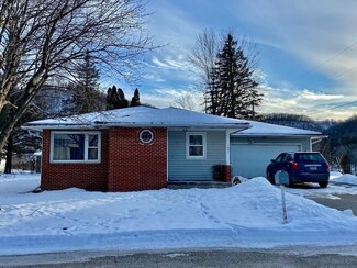 1431 Westgate Dr, Lansing, IA 52151