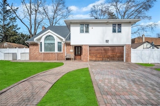 1096 Pearl St, Valley Stream, NY 11581
