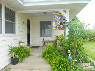 512 E Park Ave, Monticello, WI 53570