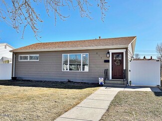 617 18th St W, Williston, ND 58801
