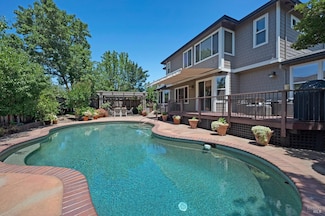 979 Lupine Ct, Healdsburg, CA 95448