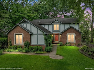 1524 Waverly Dr, Troy, MI 48098
