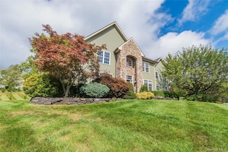 21 Castleton Dr, Highland Mills, NY 10930