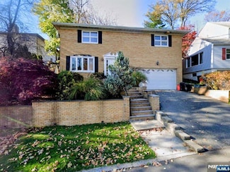 537 Winterburn Grove, Cliffside Park, NJ 07010