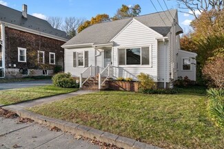 66 Hedge St, Fairhaven, MA 02719