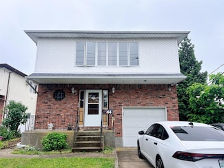44 Cherry Ln, Carle Place, NY 11514