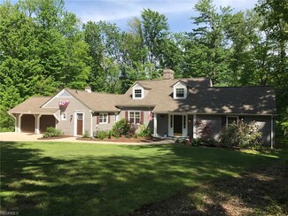 9749 Cedar Rd, Novelty, OH 44072