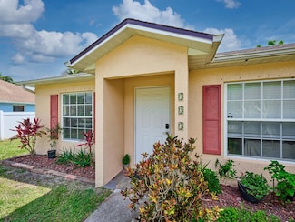 537 SW Hiawatha St, Port Saint Lucie, FL 34953
