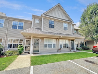 660 Gregory Ct Unit 410, Highland, NY 12528