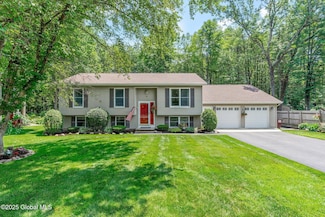 25 Mockingbird Ln, Queensbury, NY 12804