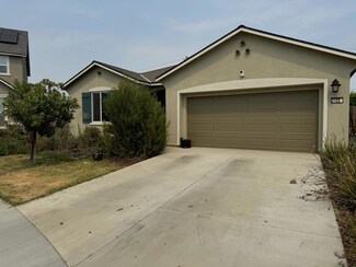 2122 S Manzanita St, Visalia, CA 93292