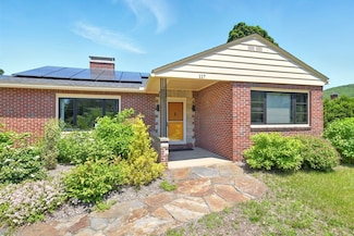117 Parsons St, Easthampton, MA 01027