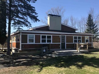 5 Dinghy Rd, Grand Isle, VT 05458