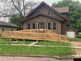 105 N James St, Fairmont, MN 56031