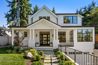 9005 NE 28th St, Clyde Hill, WA 98004