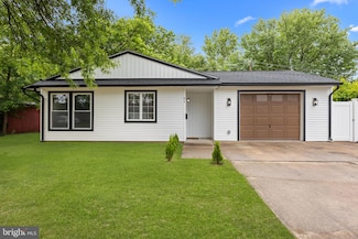 61 Orangewood Dr, Levittown, PA 19057
