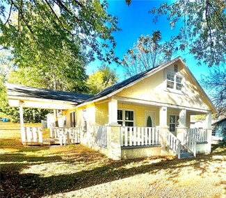 314 Park Ave, Huntsville, AR 72740