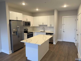1685 Bergen Blvd Unit 512, Fort Lee, NJ 07024