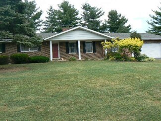 5314 N Rolling Acres Dr, Petersburg, IN 47567
