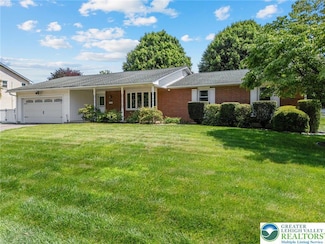 2704 Plymouth Dr, Easton, PA 18045