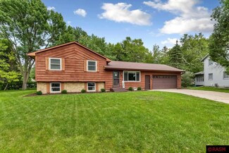 1712 James Ct, North Mankato, MN 56003