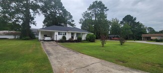 4 Daniel St, Hawkinsville, GA 31036