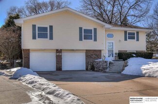 8721 Sarpy Cir, Omaha, NE 68127