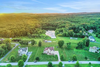 28 Viola Ct, Wappingers Falls, NY 12590