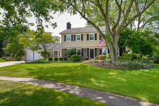 25W651 Towpath Ct, Wheaton, IL 60189