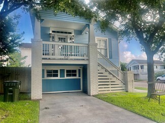 3727 Ursuline St, Galveston, TX 77550