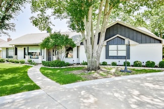6101 W Choctaw Ct, Granbury, TX 76049