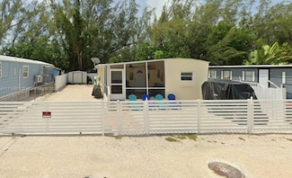 202 Buttonwood Ave, Key Largo, FL 33037