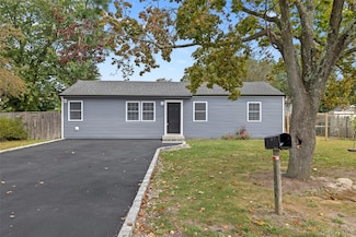 635 Provost Ave, Bellport, NY 11713