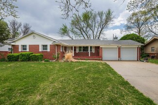 9201 W Hickory Ln, Wichita, KS 67212