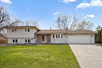 1821 Country View Blvd, Burnsville, MN 55337