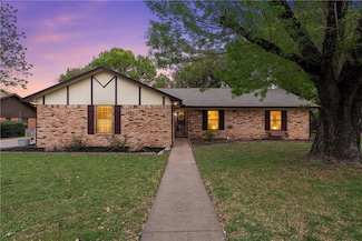 329 Cedarwood Ln, Hewitt, TX 76643