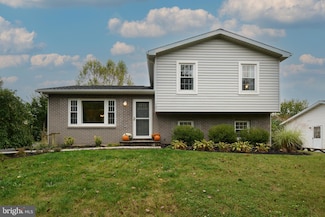 107 Melanie Ln, Pleasant Gap, PA 16823
