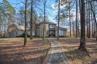 956 Valley Hills Cir, Starkville, MS 39759