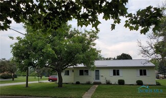 722 W Yeasting St, Gibsonburg, OH 43431