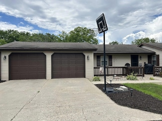 649 N Lakeshore Dr, Albion, IN 46701